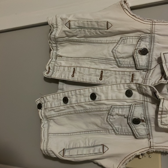 Mossimo vest super cute!! Raw hem edge on arm holes! From target - Picture 5 of 8